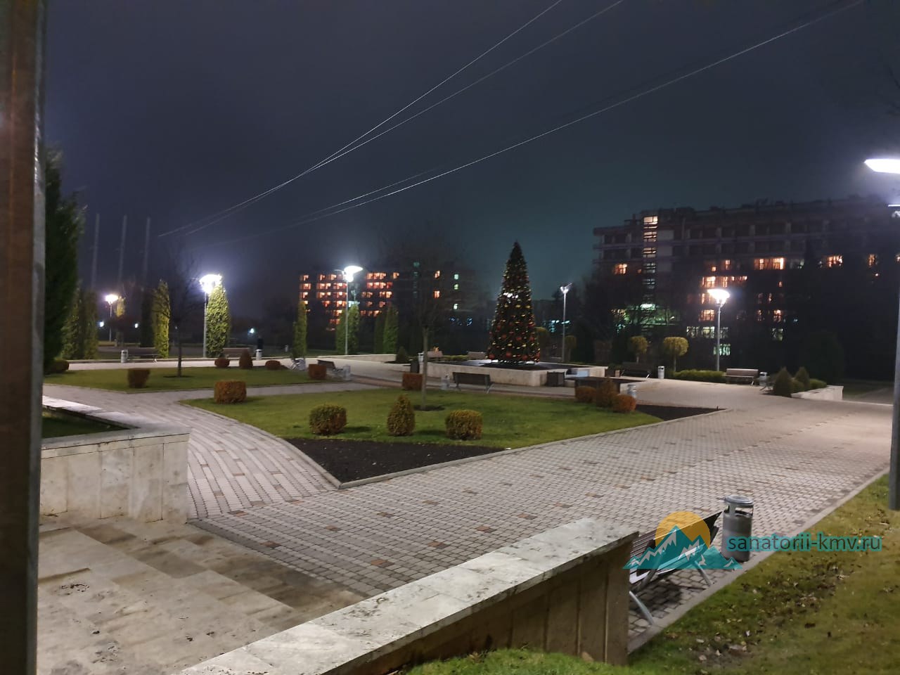 Ночной двор санатория Русь